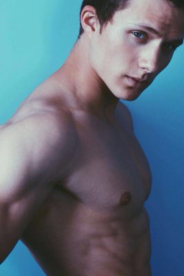 Массажистка Артем